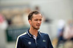 开云体育中国-包含美国网球队完胜英国网球队，梅德韦杰夫统治全场的词条