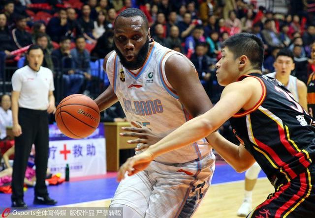 浙江狼队遇失利,努力寻找突破口 浙江狼队遇失利,努力寻找突破口