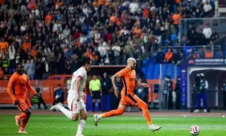 青岛队升班马表现出色,球队士气高涨 青岛队升班马表现出色,球队士气高涨