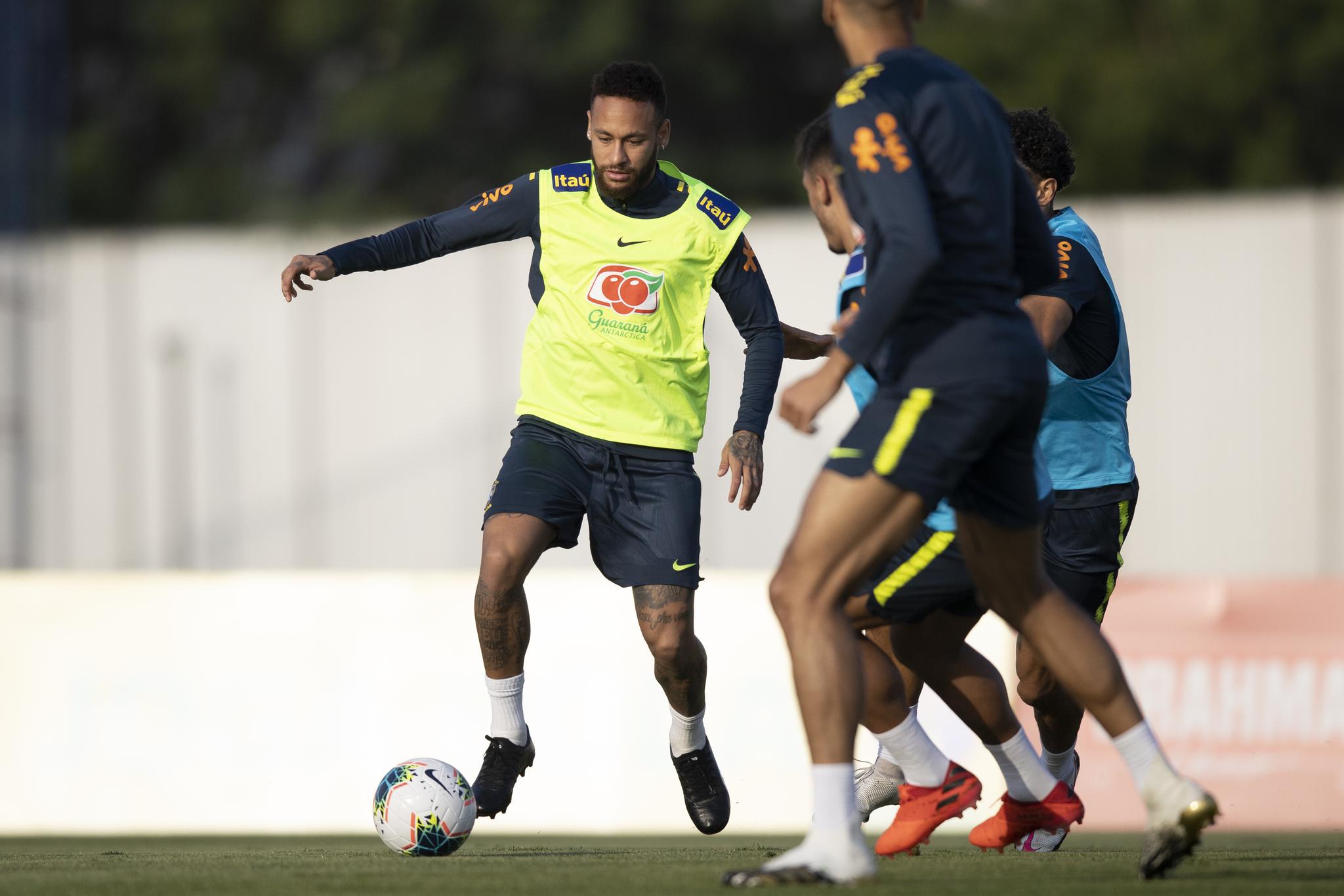 南美球队遭遇挑战，寻找突破口