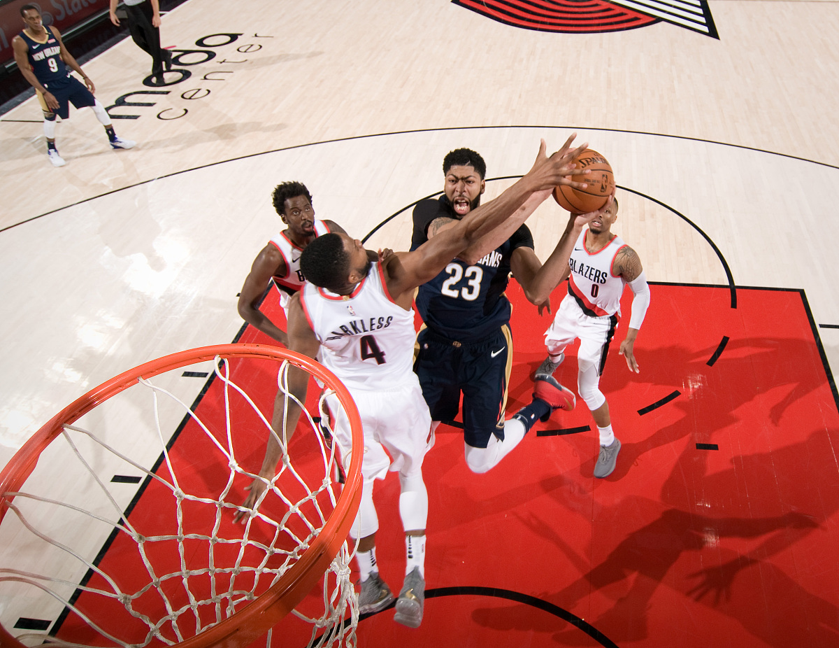 快船球员全力备战,誓要为新赛季取得好成绩 快船球员全力备战,誓要为新赛季取得好成绩