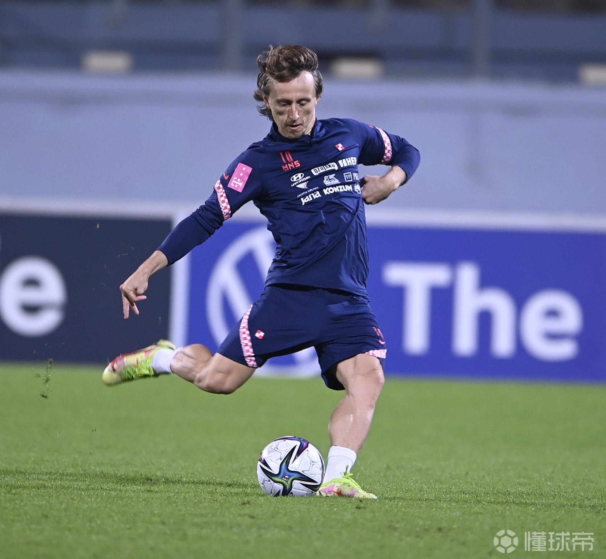 欧洲球队今晚将在场上进行搏杀 欧洲球队今晚将在场上进行搏杀