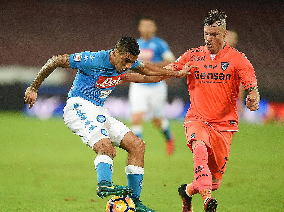 包含佛罗伦萨客场逼平都灵，保持不败状态的词条