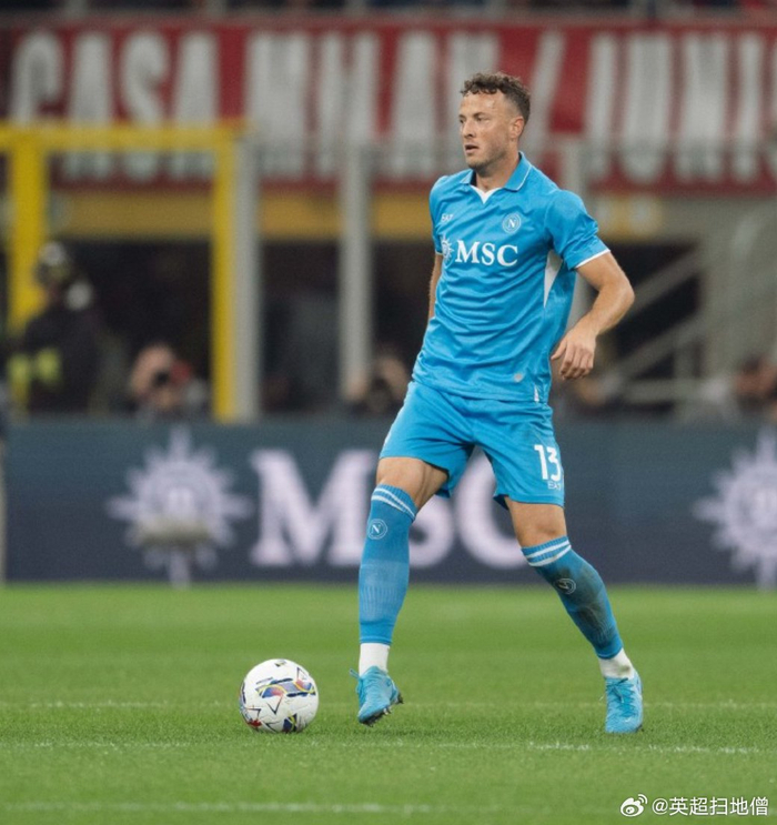 包含佛罗伦萨客场逼平都灵，保持不败状态的词条