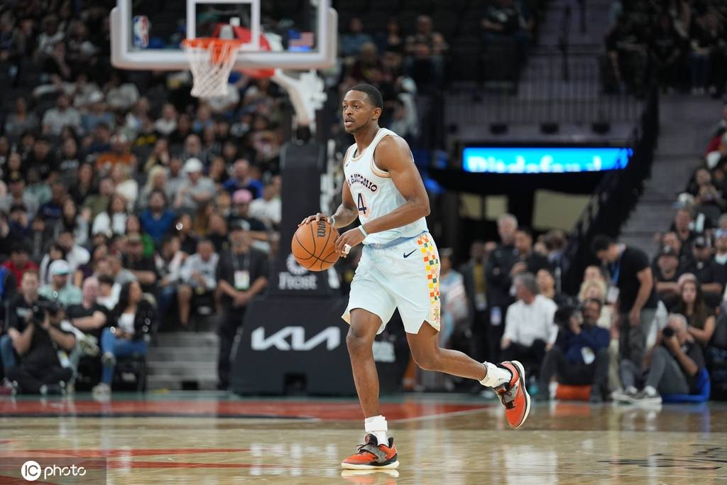 热火完胜土耳其男篮，福克斯送出助攻的简单介绍