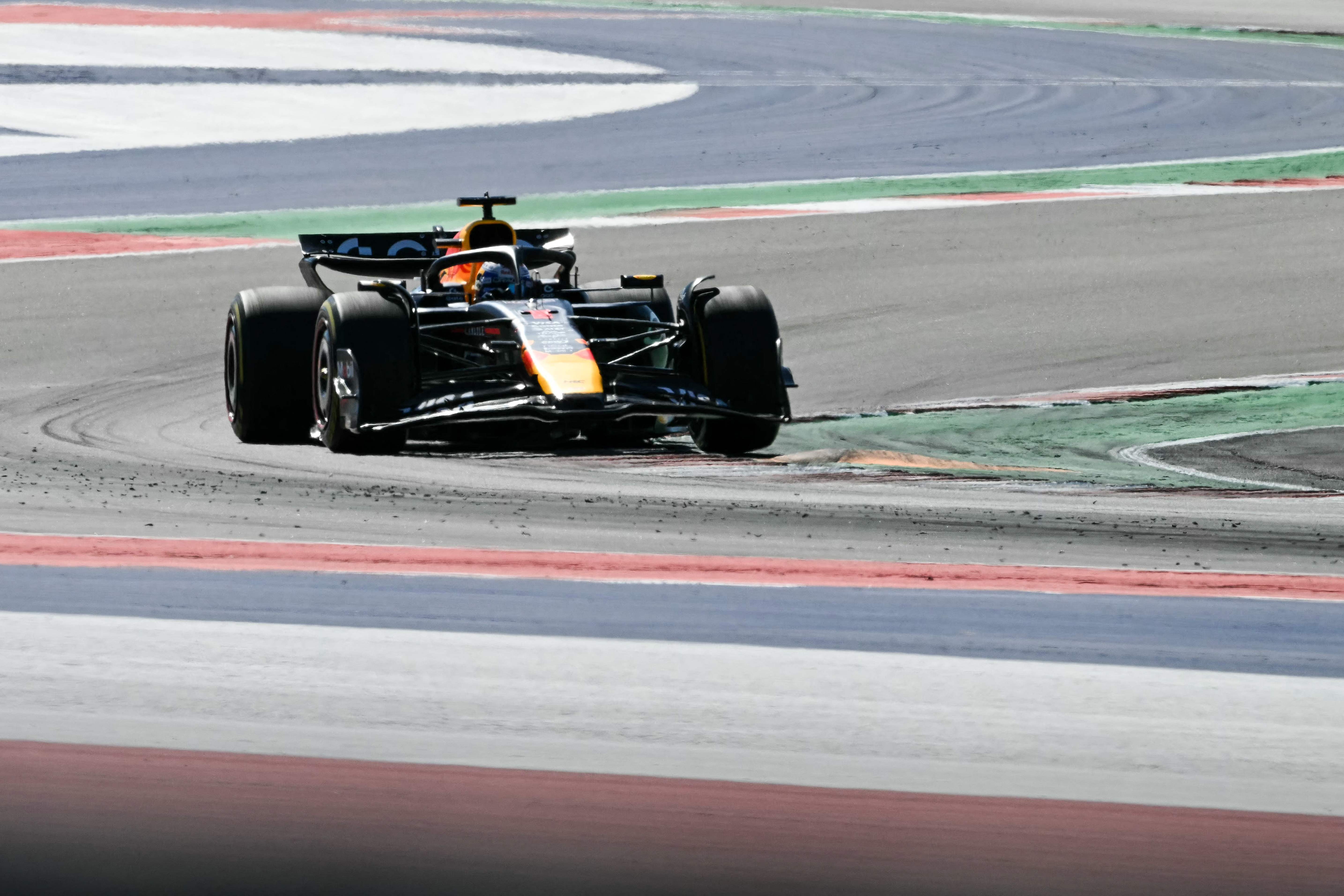 红牛二队力克迈凯伦,维斯塔潘带队取胜 红牛二队力克迈凯伦,维斯塔潘带队取胜